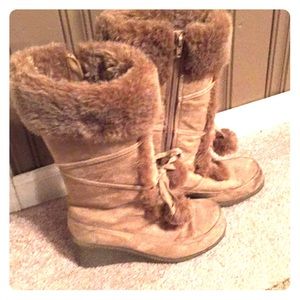 POLAR TAN BOOTS WITH THA FUR 😁